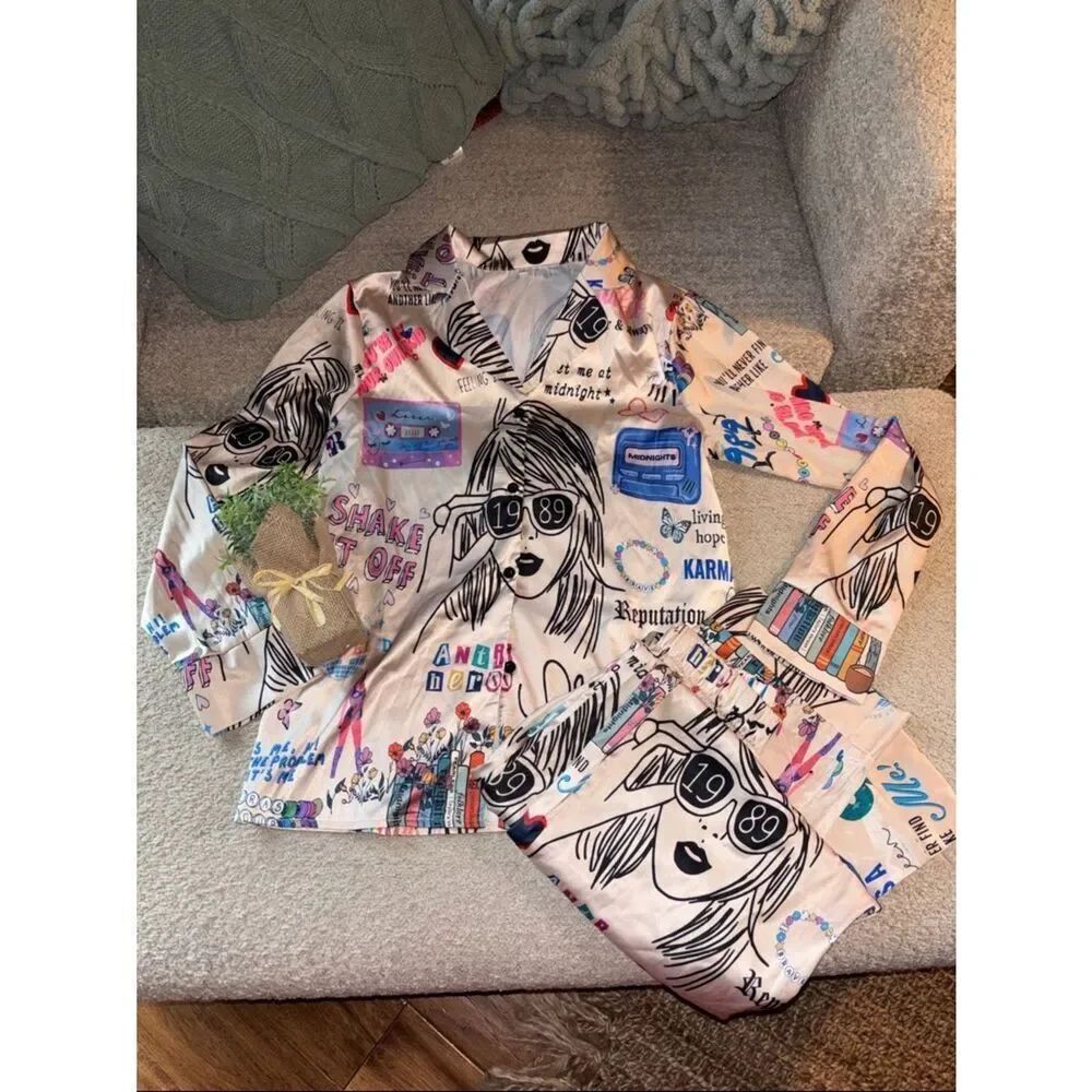 Graphic Printed Taylor Swift ✌️ Two-Piece Loungewear Set